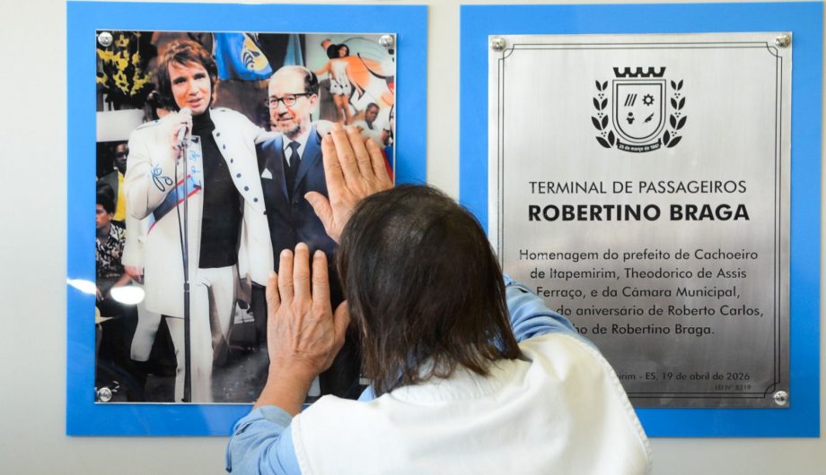Roberto Carlos se emociona em homenagem ao pai em sua chegada a Cachoeiro no dia do aniversário
