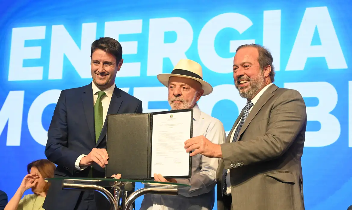Governo renova contratos com distribuidoras de energia em 13 estados, incluindo Espírito Santo