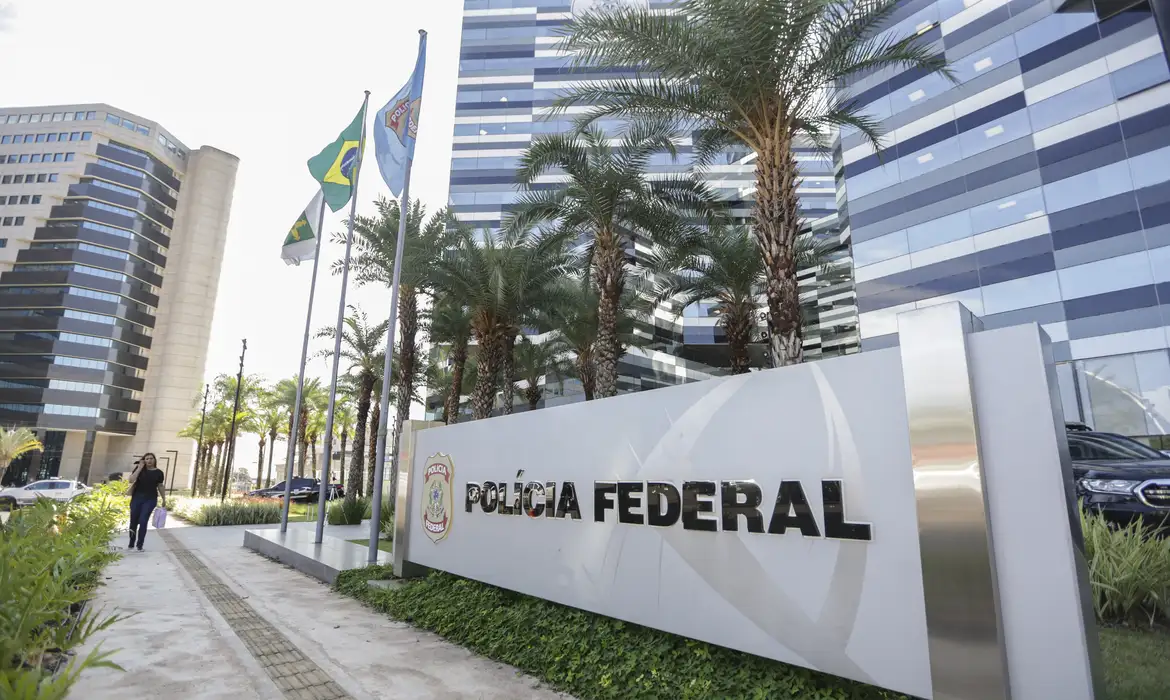 Delegados criticam afastamento de chefe da PF por decisão monocrática