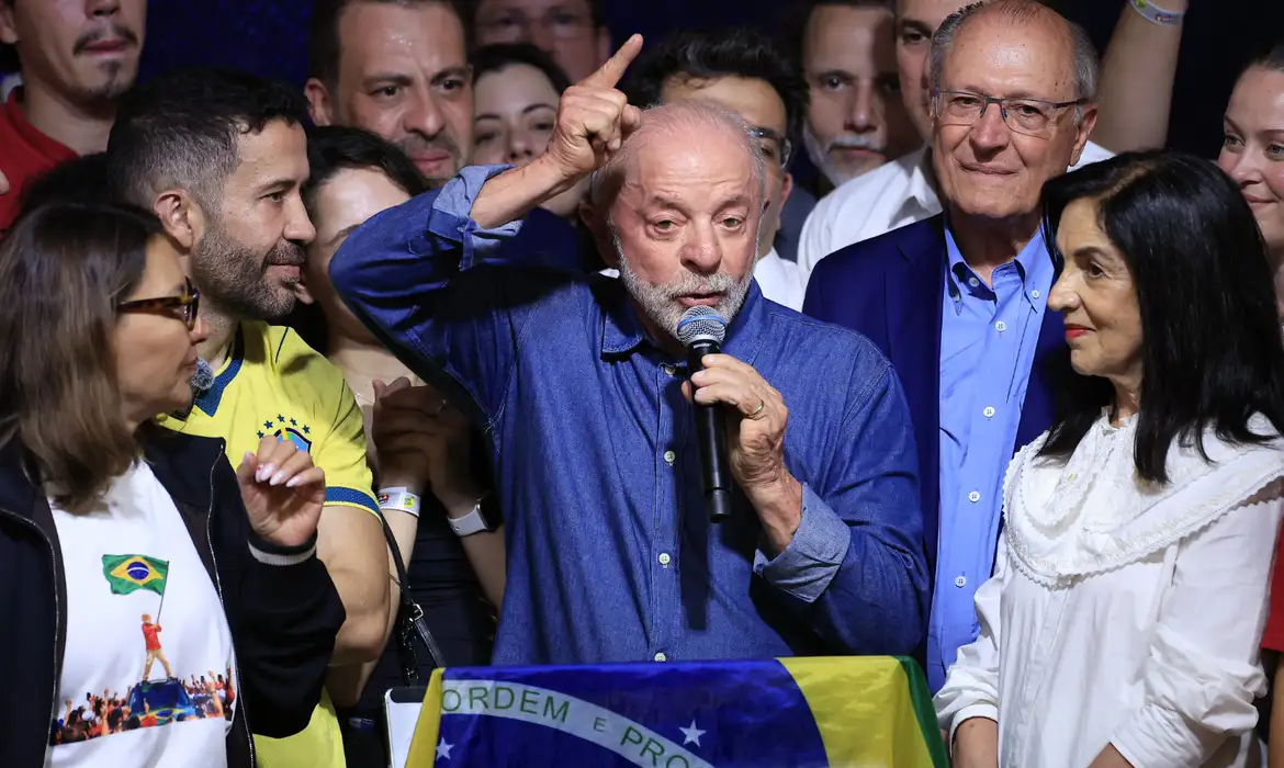Motta e Alcolumbre, líderes do Congresso Nacional, parabenizam Lula